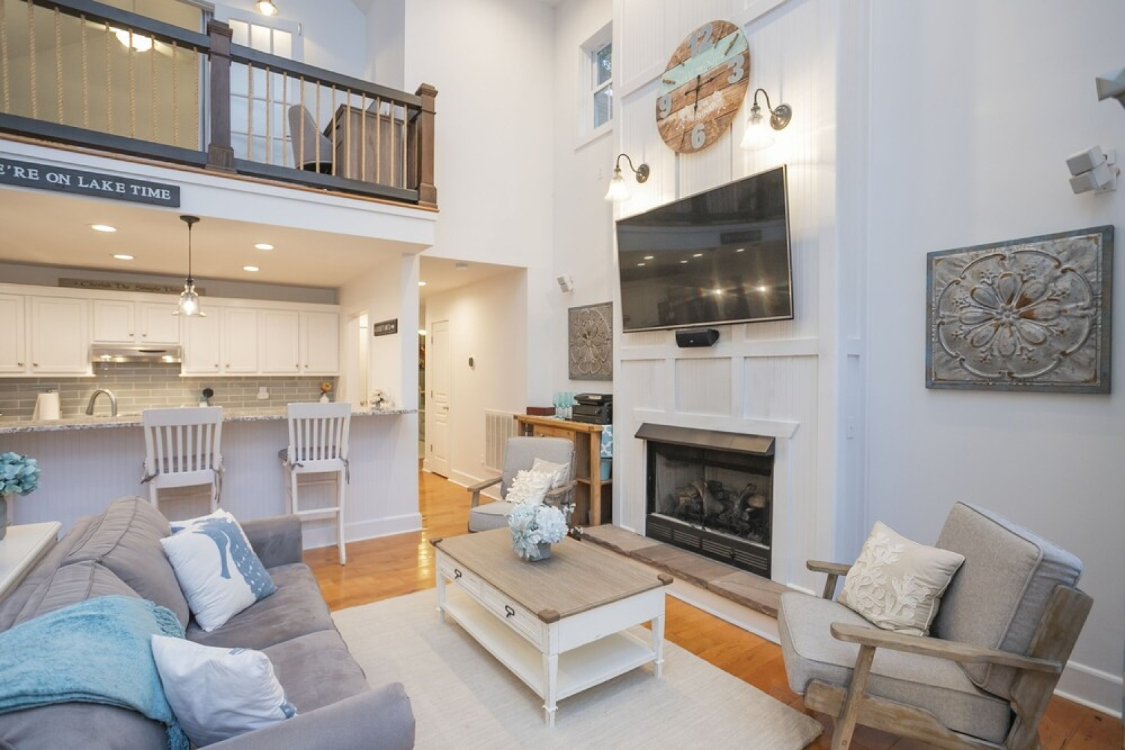 Modern Farmhouse Style Chalet with amazing Kentucky Lake views - Dock, Hottub and Firepit!