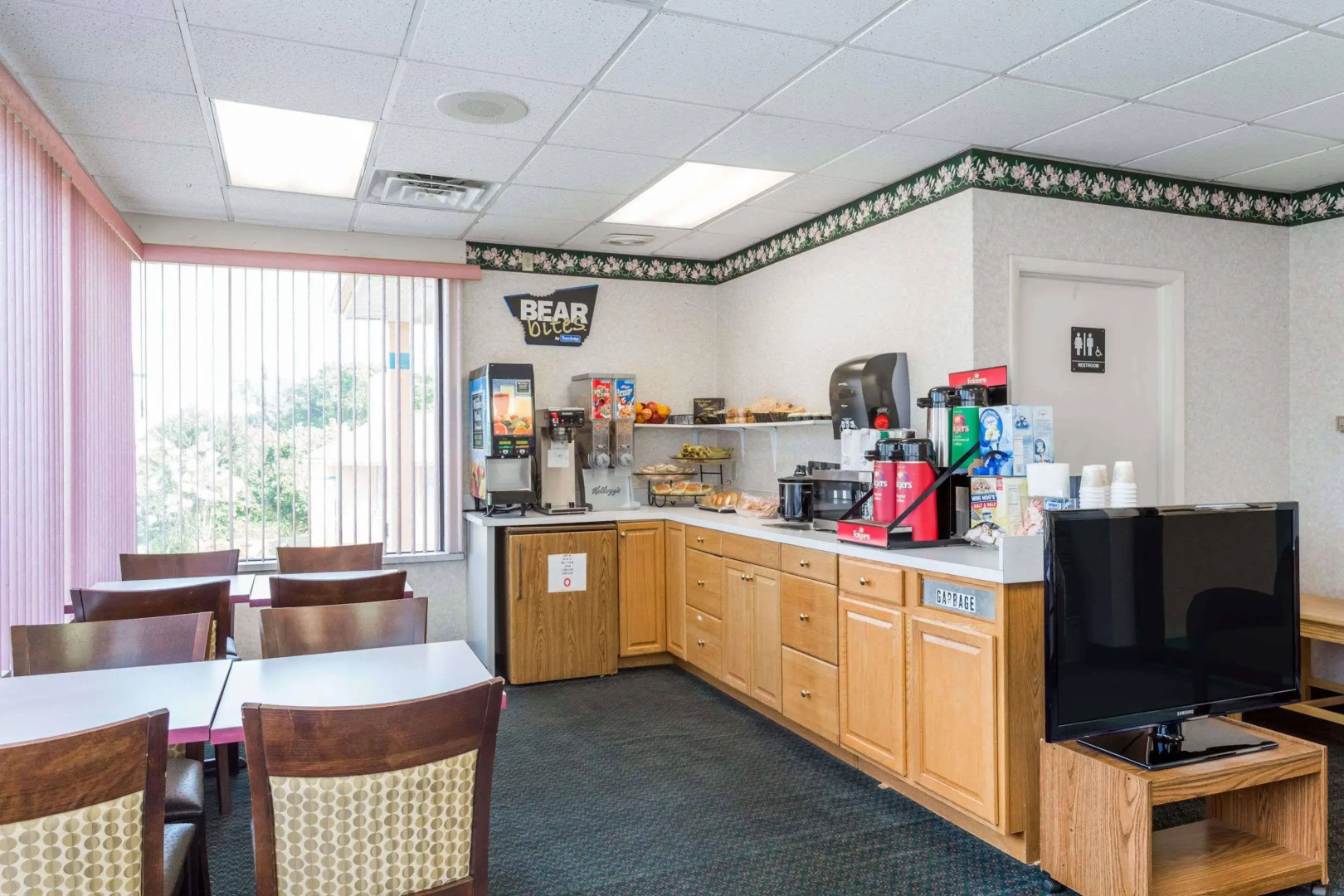 Travelodge by Wyndham Ridgeway Martinsville Area