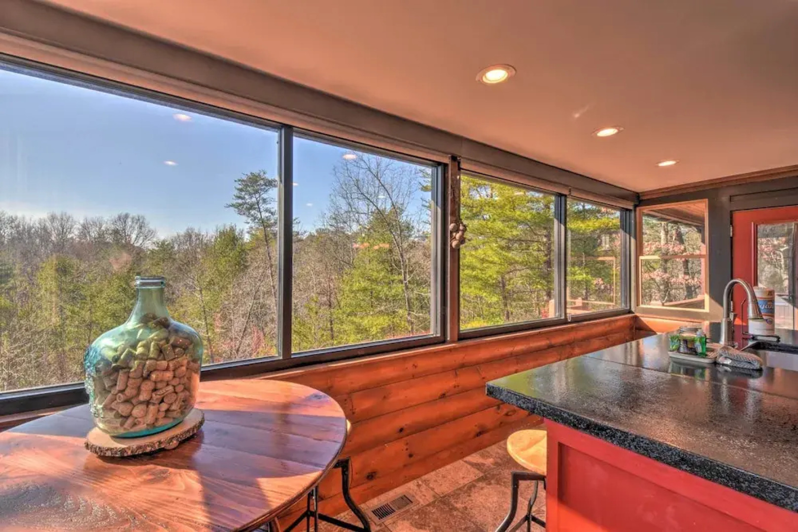 Rustic Cabin w/ Hot Tub: 2 Mi to Unicoi State Park