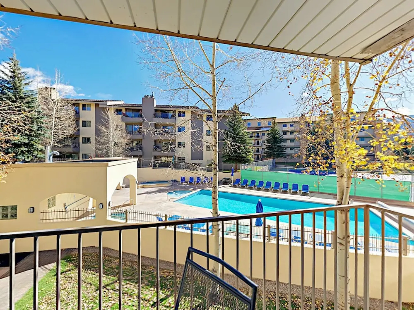 2BR w/ Hot Tub, Pool & Free Shuttle