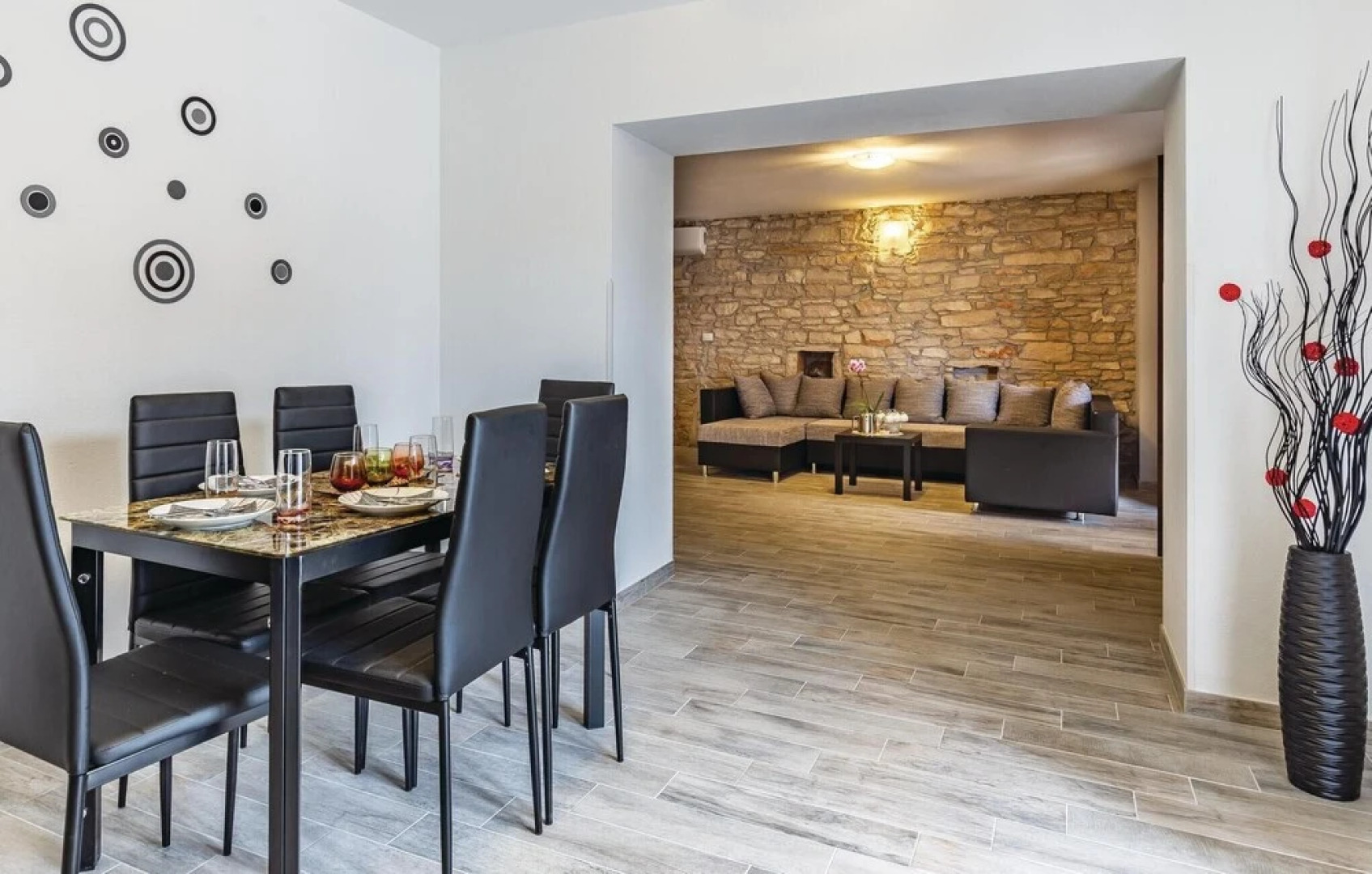 Stunning Home in Peruski With Wifi and 2 Bedrooms