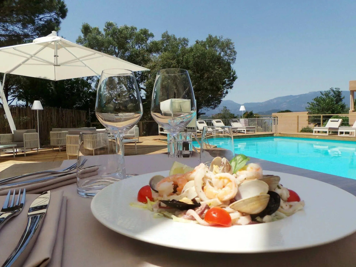 Isulella Hotel & restaurant