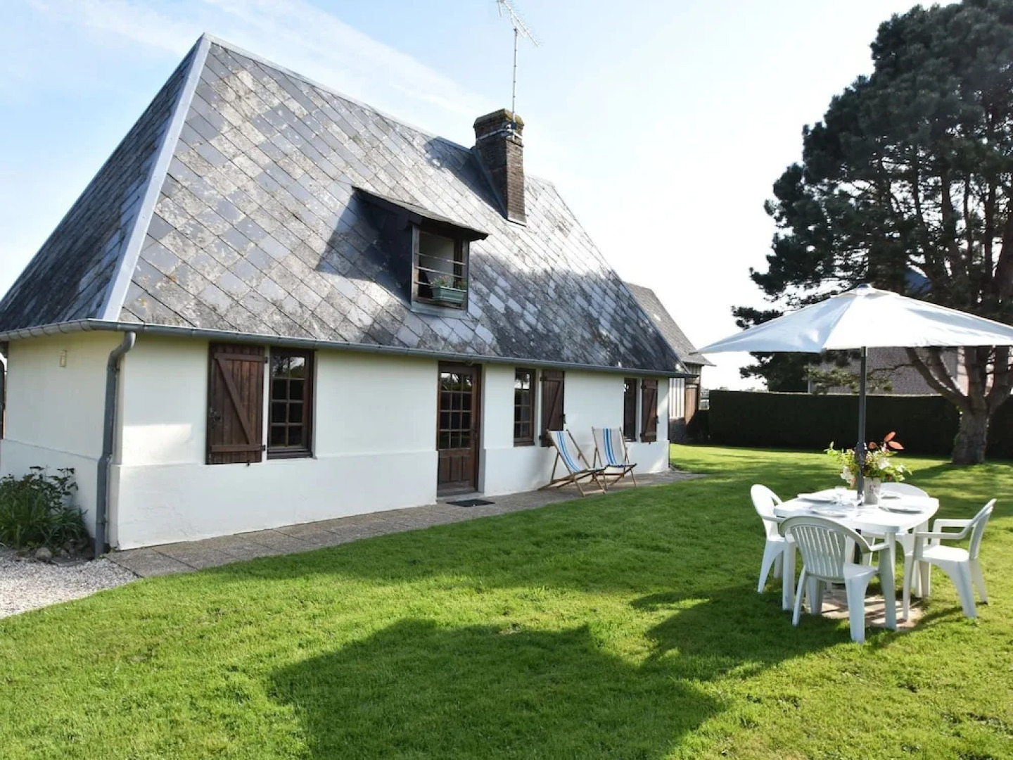 Rural, Detached Holiday Home With Pleasant Garden Near the French West Coast