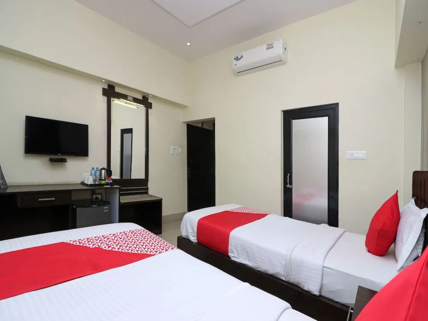 OYO 17111 Hotel Pritika