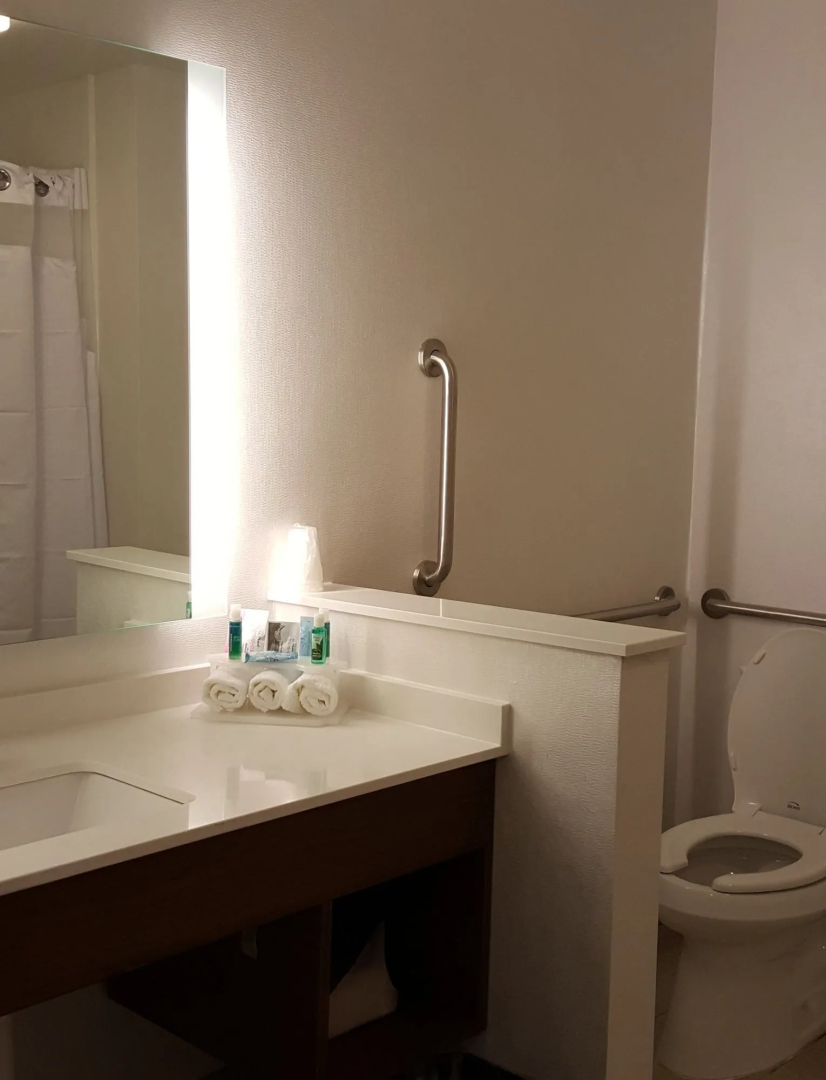 Holiday Inn Express & Suites Toledo West by IHG