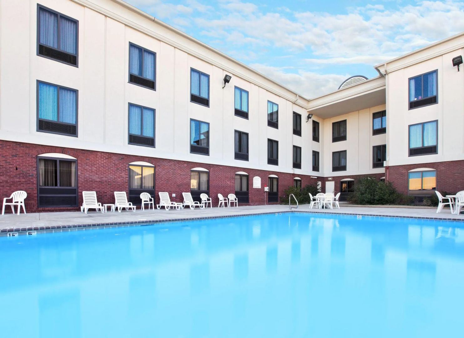 Holiday Inn Express Hotel & Suites Pine Bluff / Pines Mall by IHG