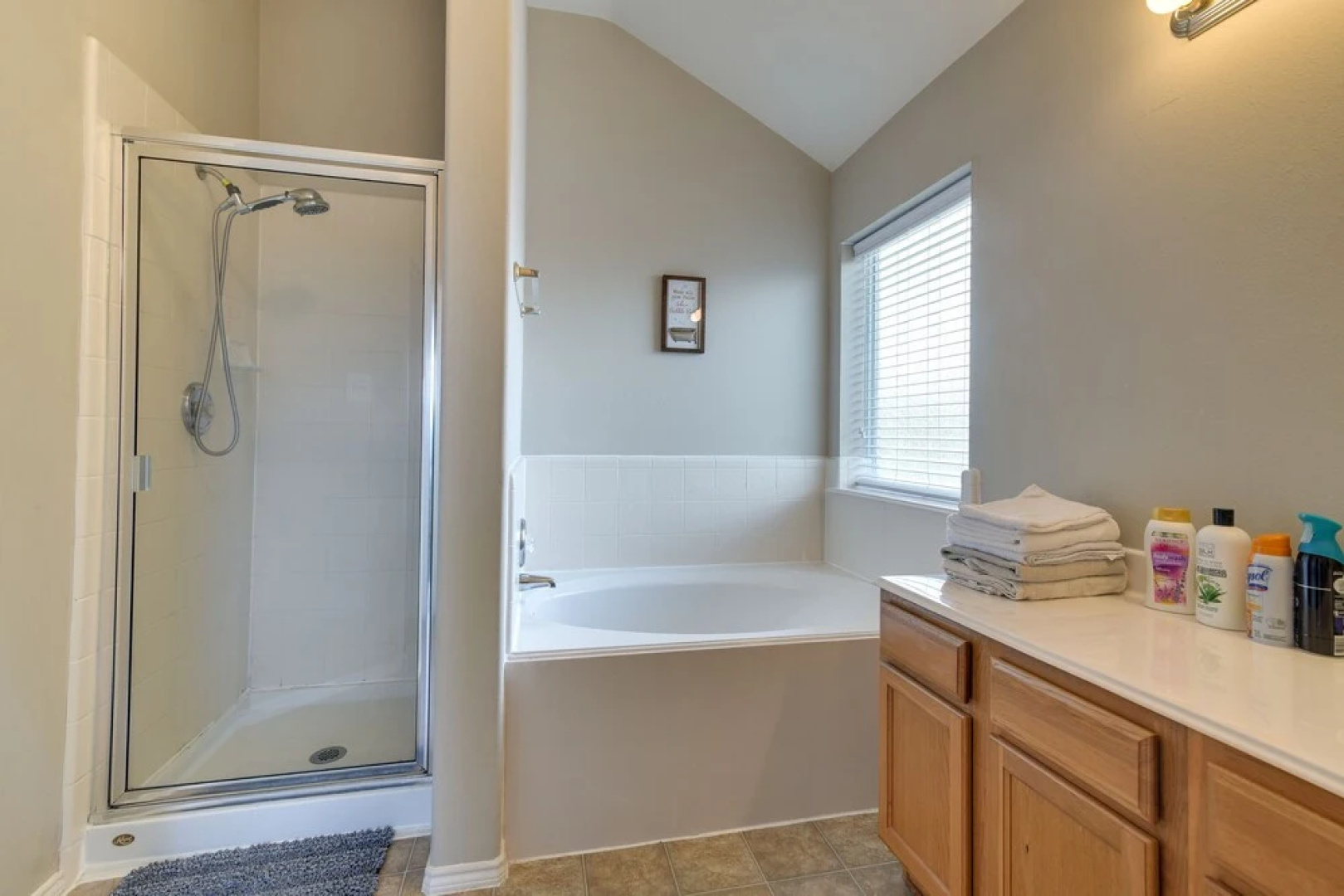 Pet-friendly Pearland Home ~ 21 Mi to Houston!