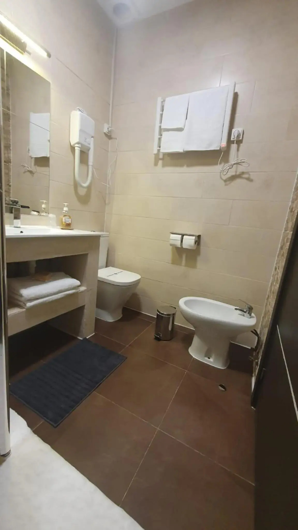 H La Cabaña