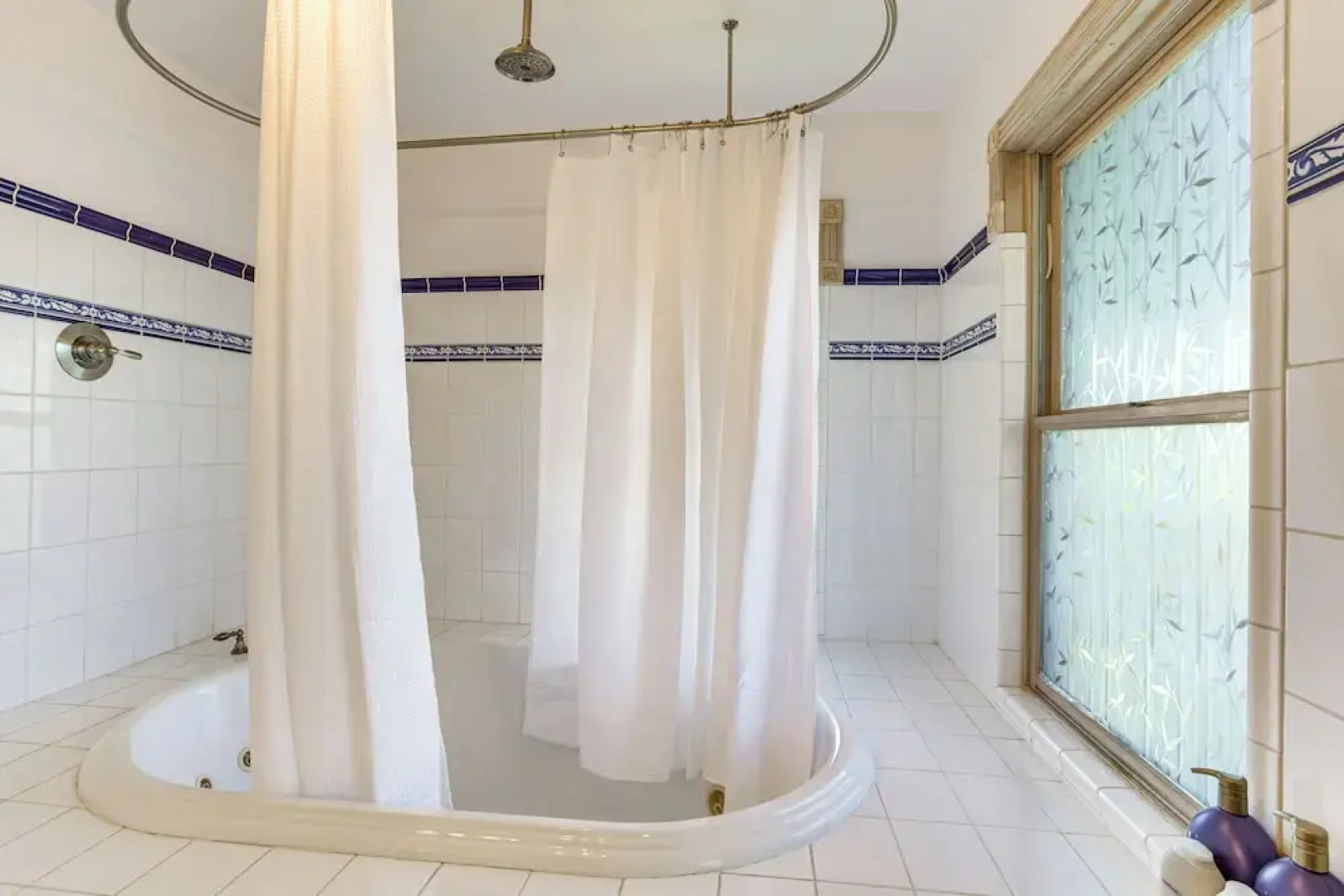 Spacious Cabin w/ Views, Near Lake Lawtonka!