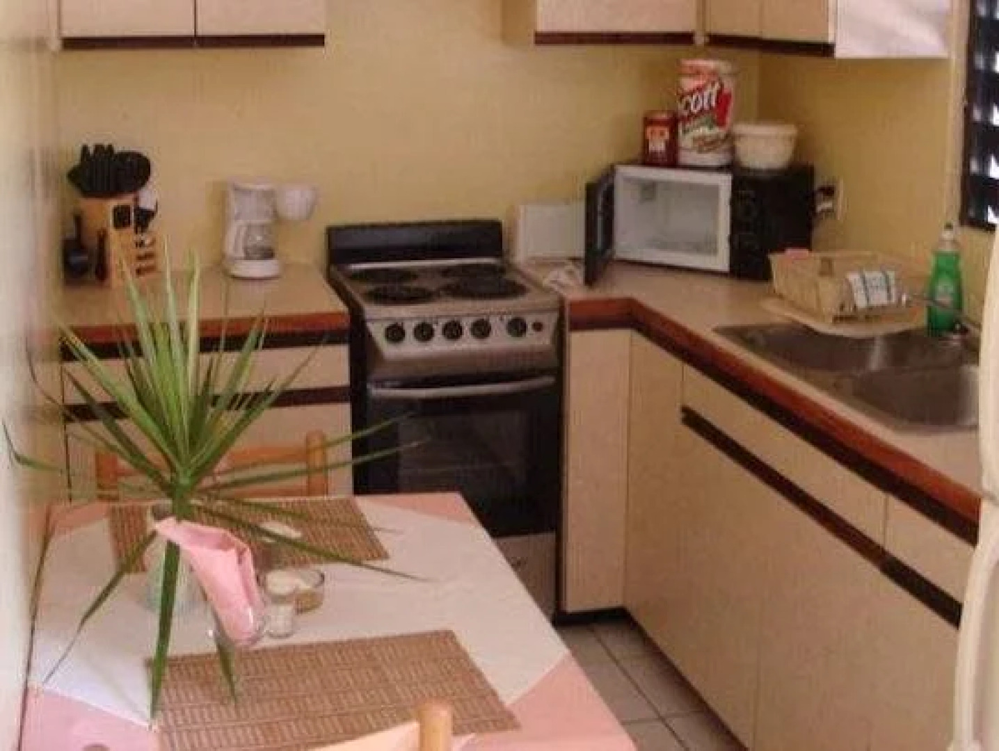 Allamanda Beach Club by RedAwning