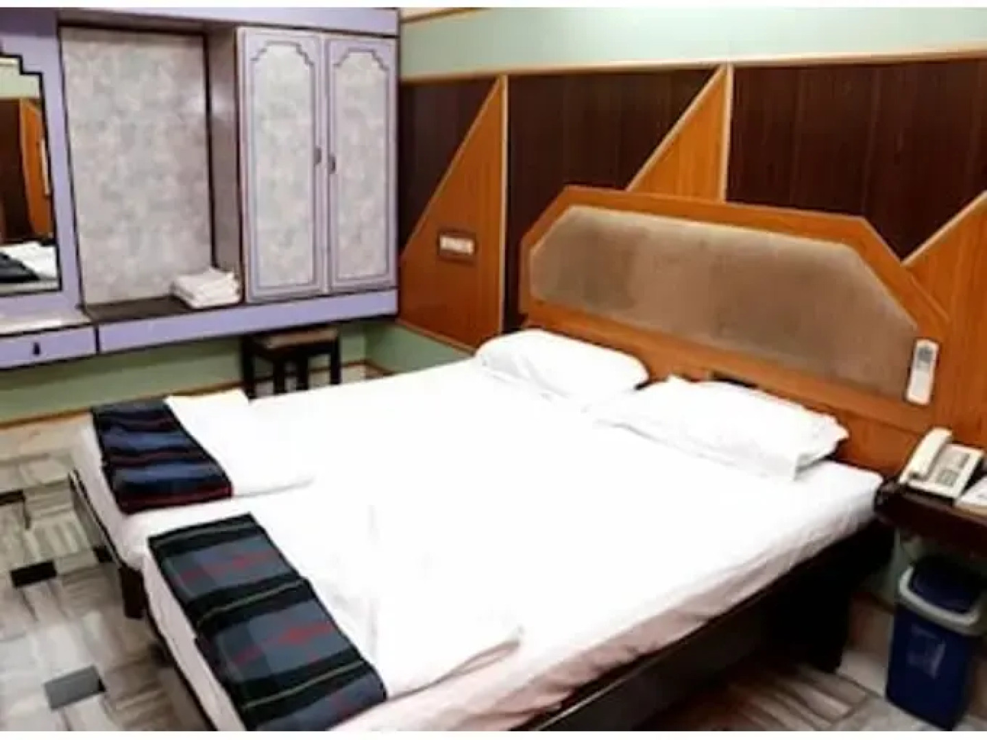 Iroomz Ashoka Comforts