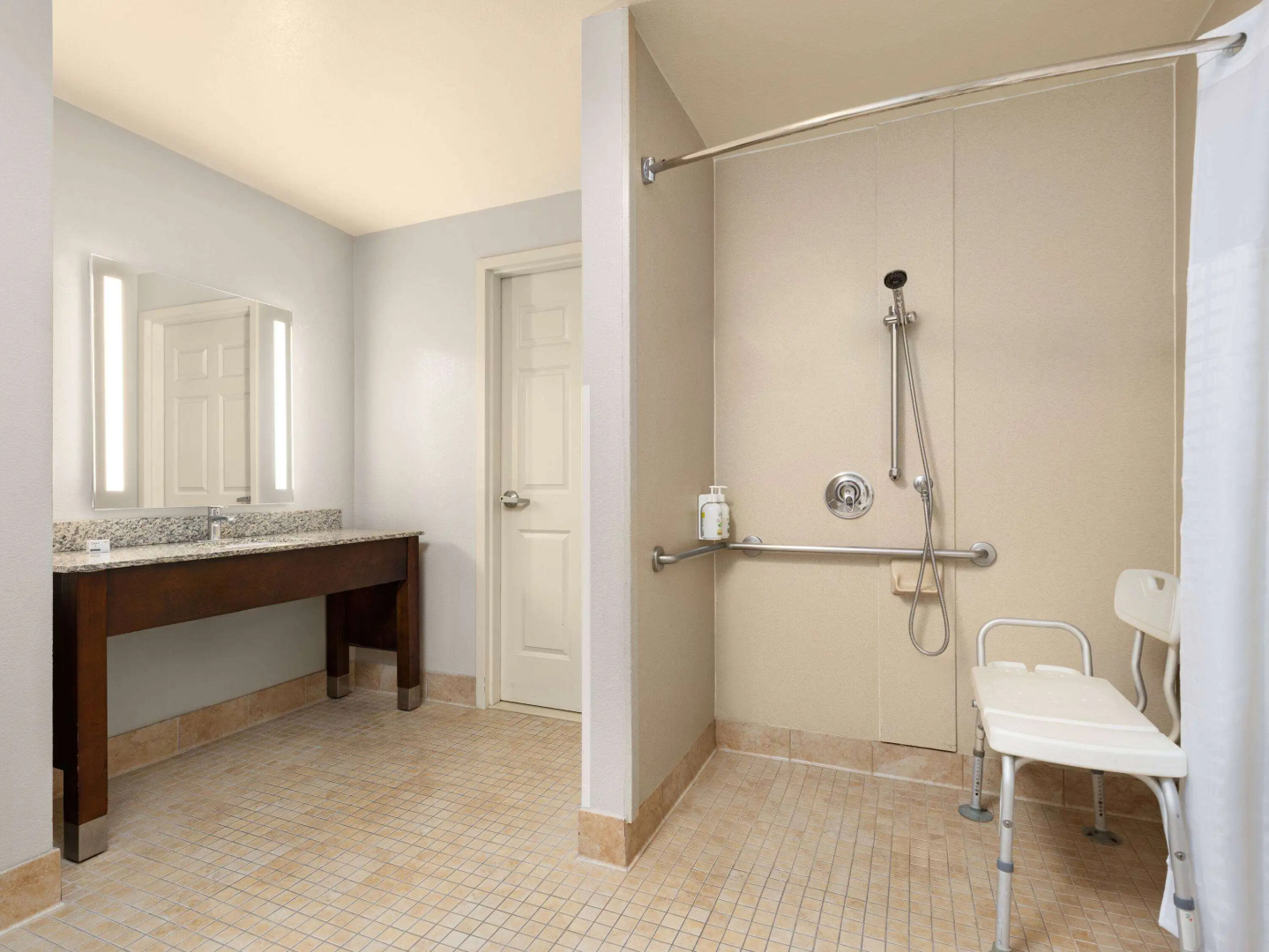 La Quinta Inn & Suites by Wyndham Santa Clarita - Valencia