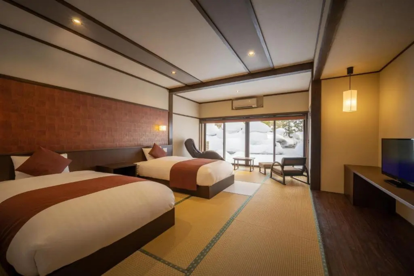 Biyu Bishokuno Hanareyado Kajikaso