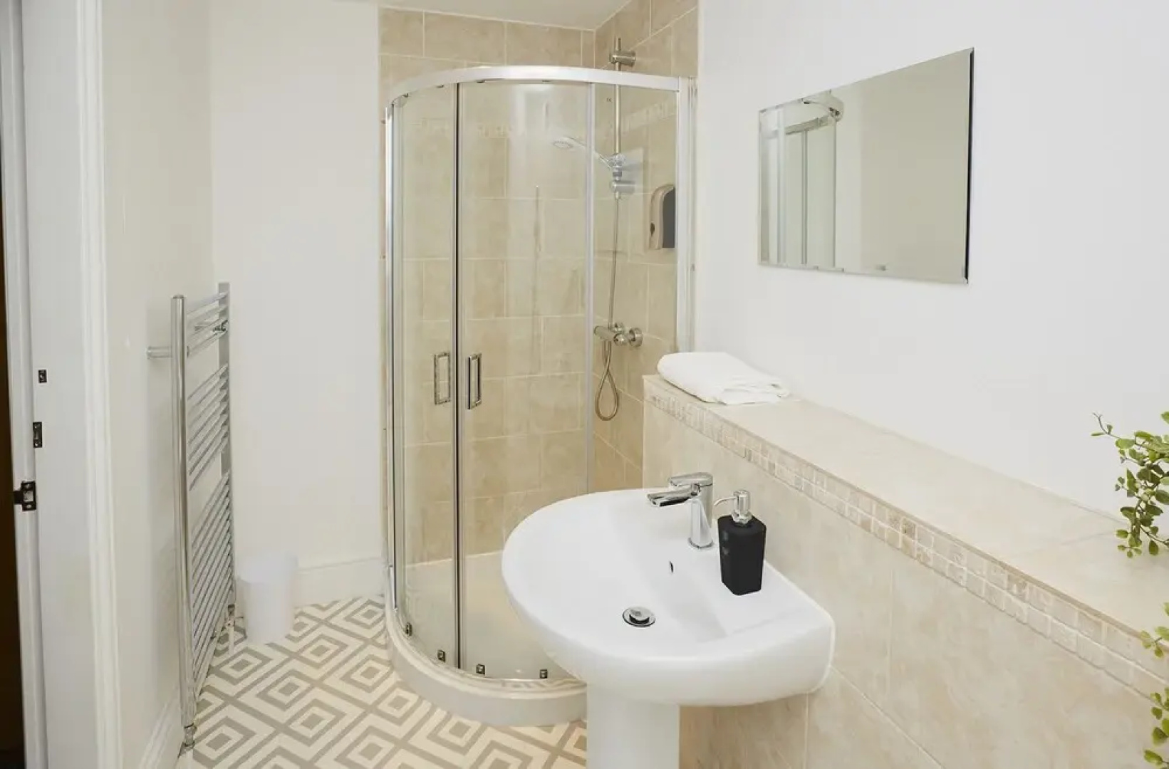 Lister's Nest Halifax Stunning Sleeps 12
