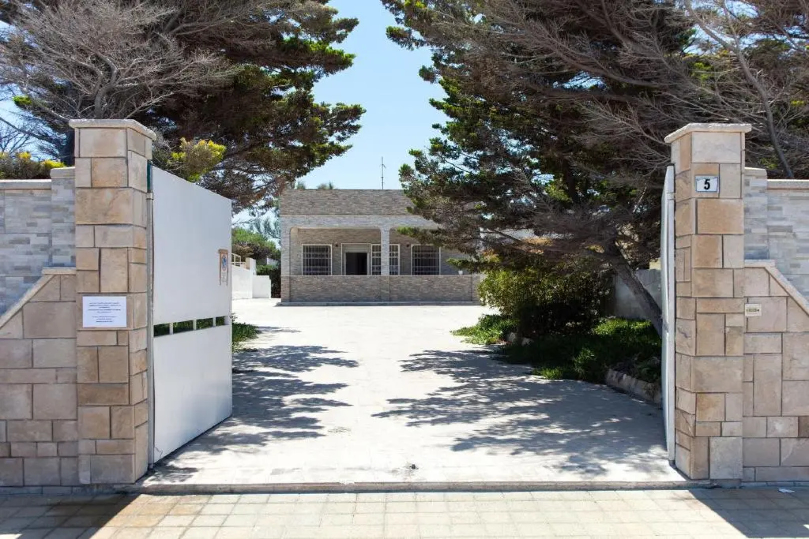 Villa fronte spiaggia con 3 camere e 2 bagni m730