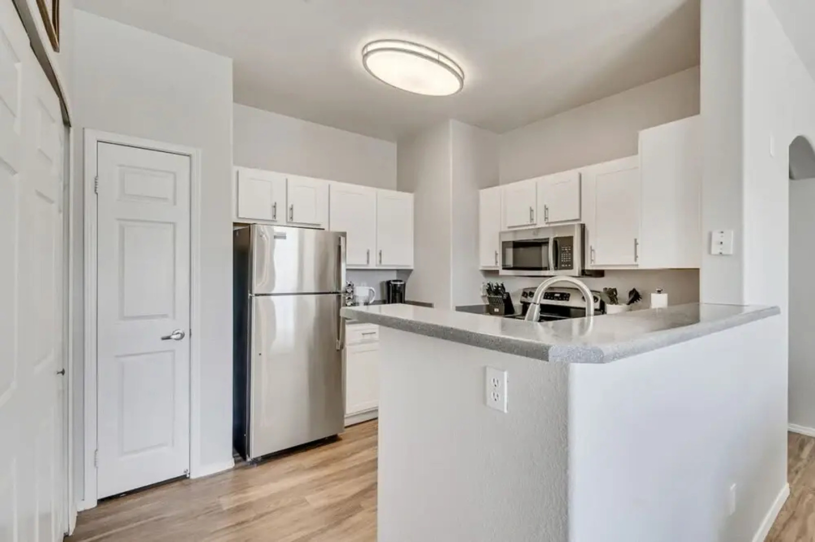 Luxury Apartment - Hot Tub - Gym - Free Parking