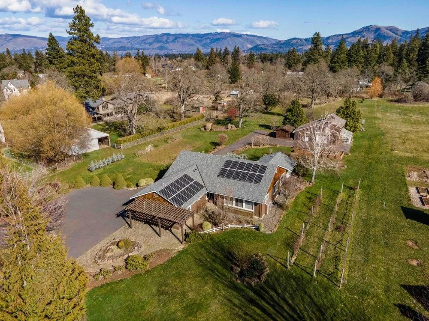 Quail On Sunset 4 Bedroom Home by RedAwning