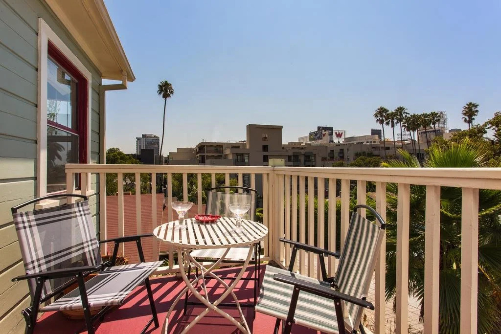 Hollywood Hills Suites