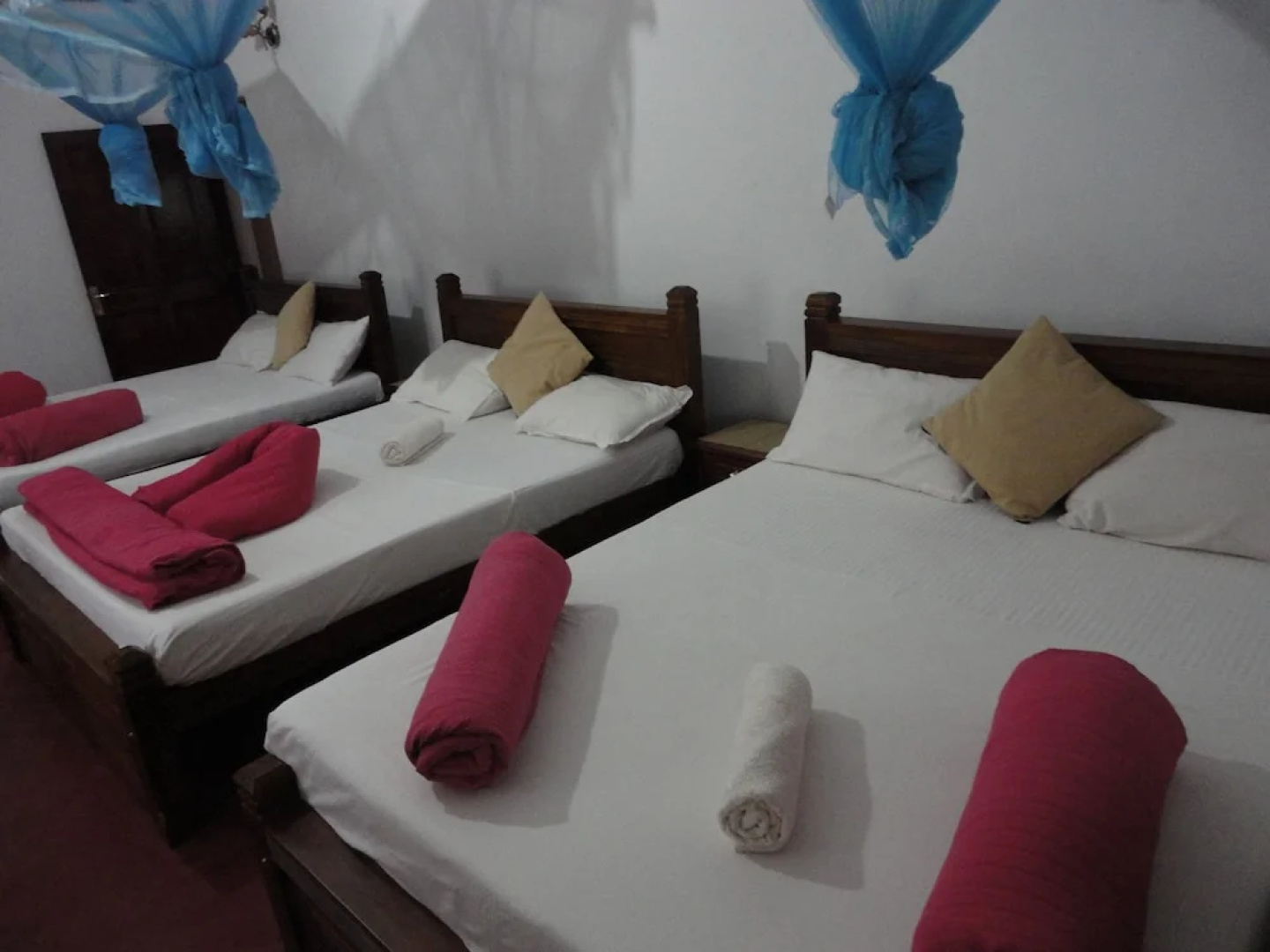 Castlereigh Holiday Inn and Cottages