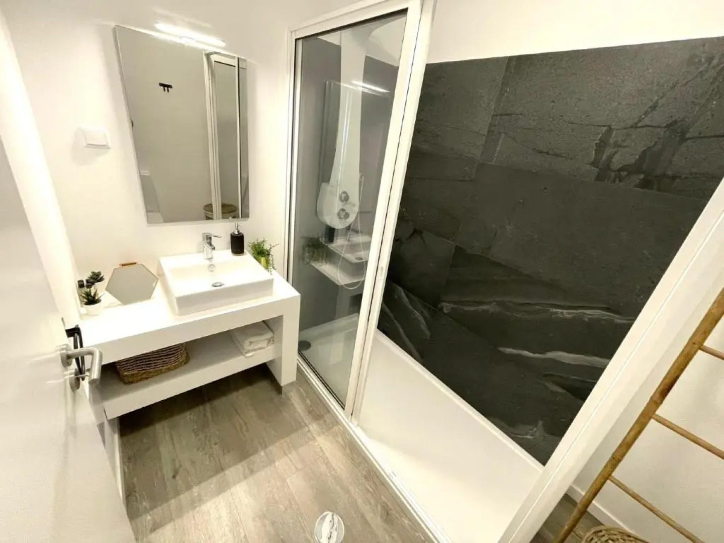 Ocean Cliff Apartment