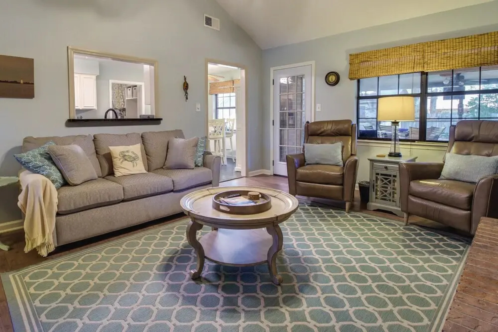 Sunny Savannah Home w/ Hot Tub ~ 10 Mi to Downtown