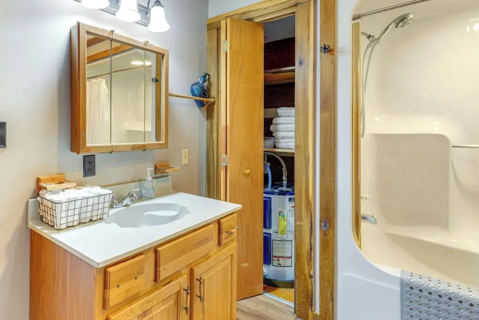 Rogersville Barn Apartment on 27 Acres w/ Pond!