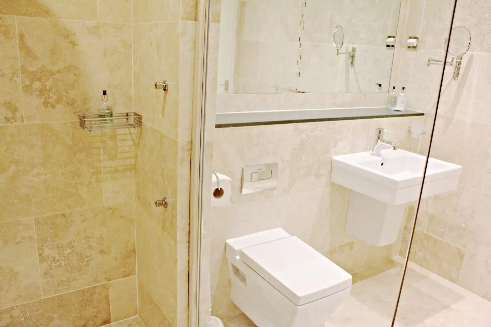 Beaumont House with FREE off-site Health Club - Adults Only