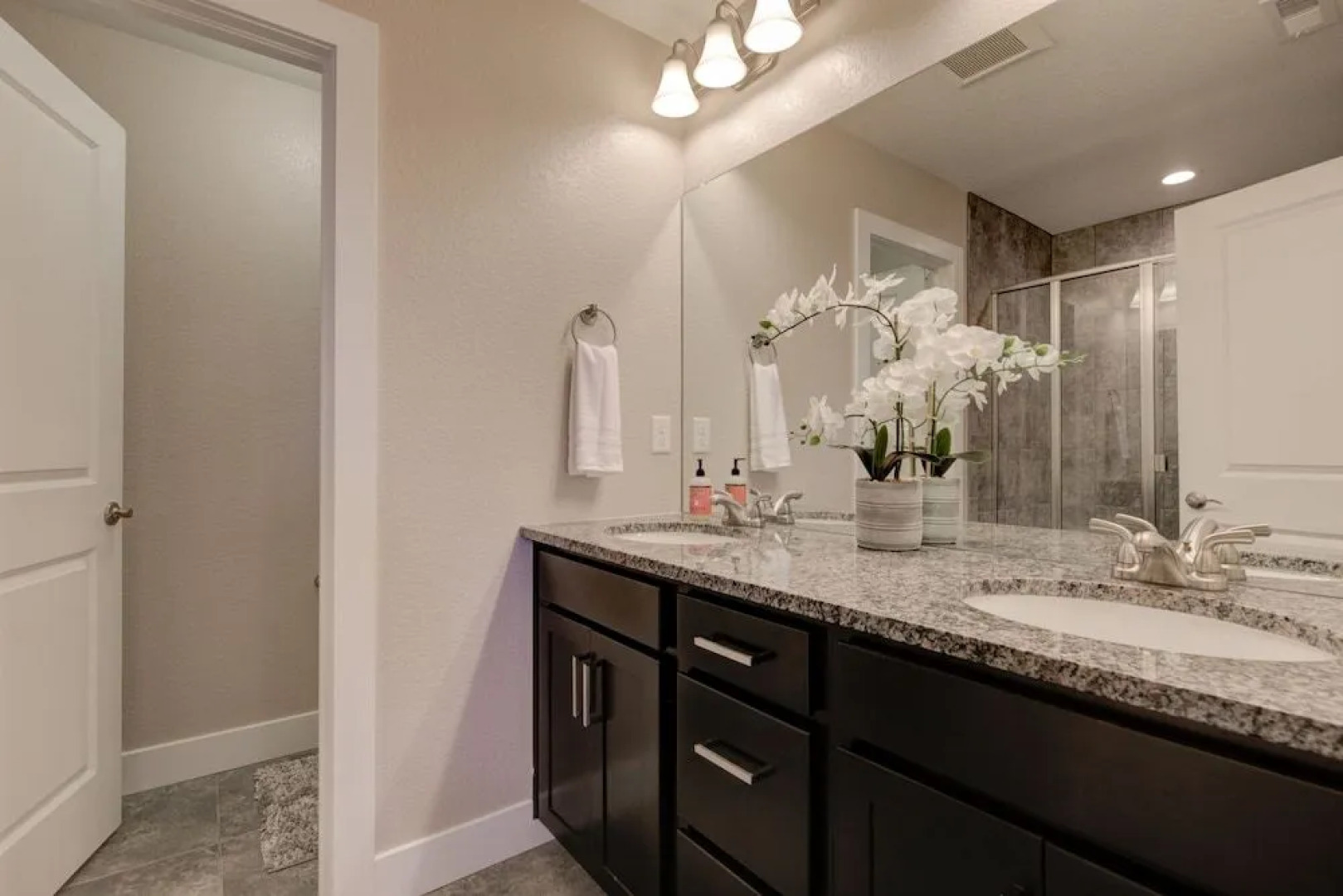 Marbella Lane Executive Townhome, 20 mins to Boulder