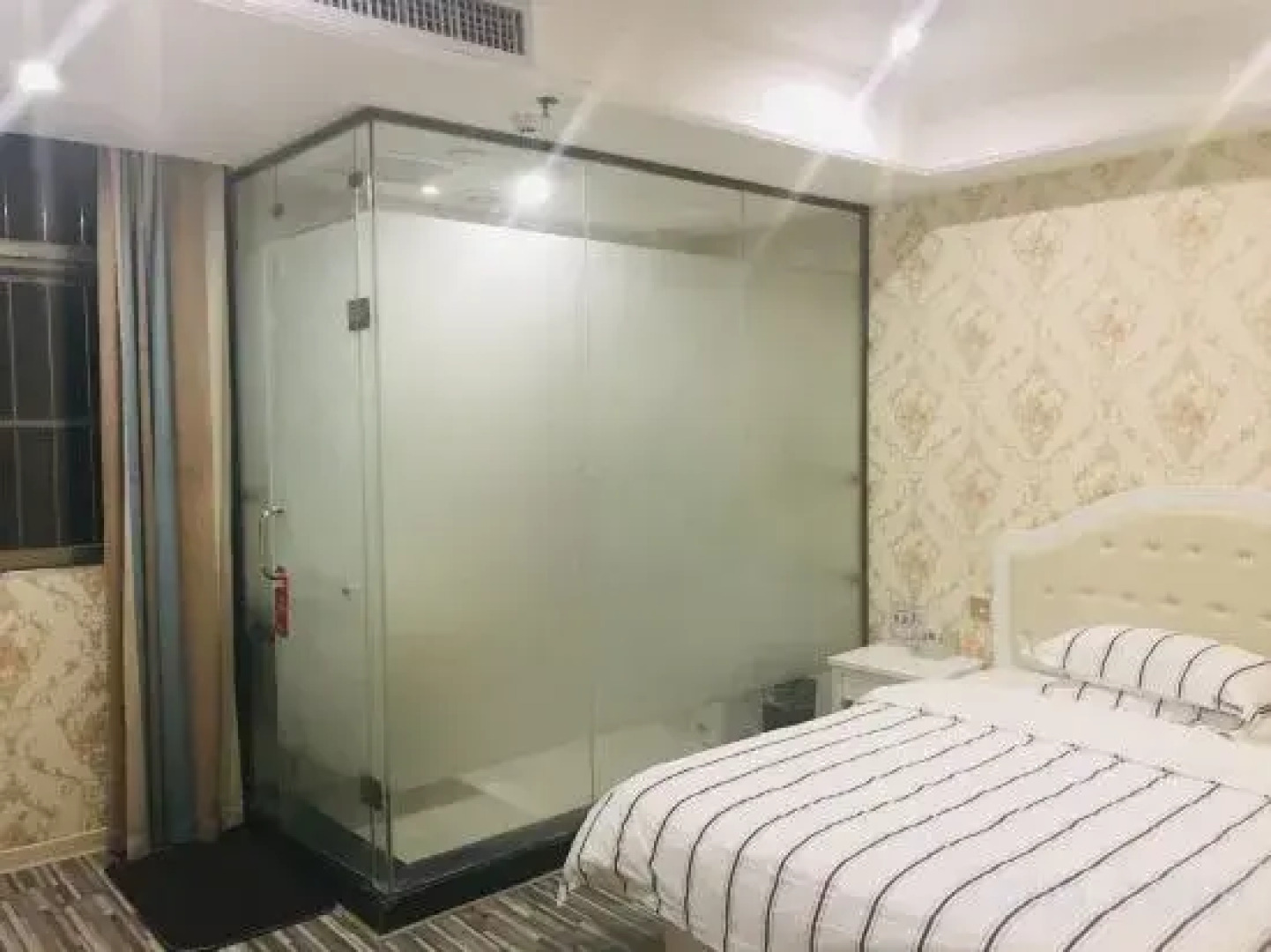 百色小橘子酒店