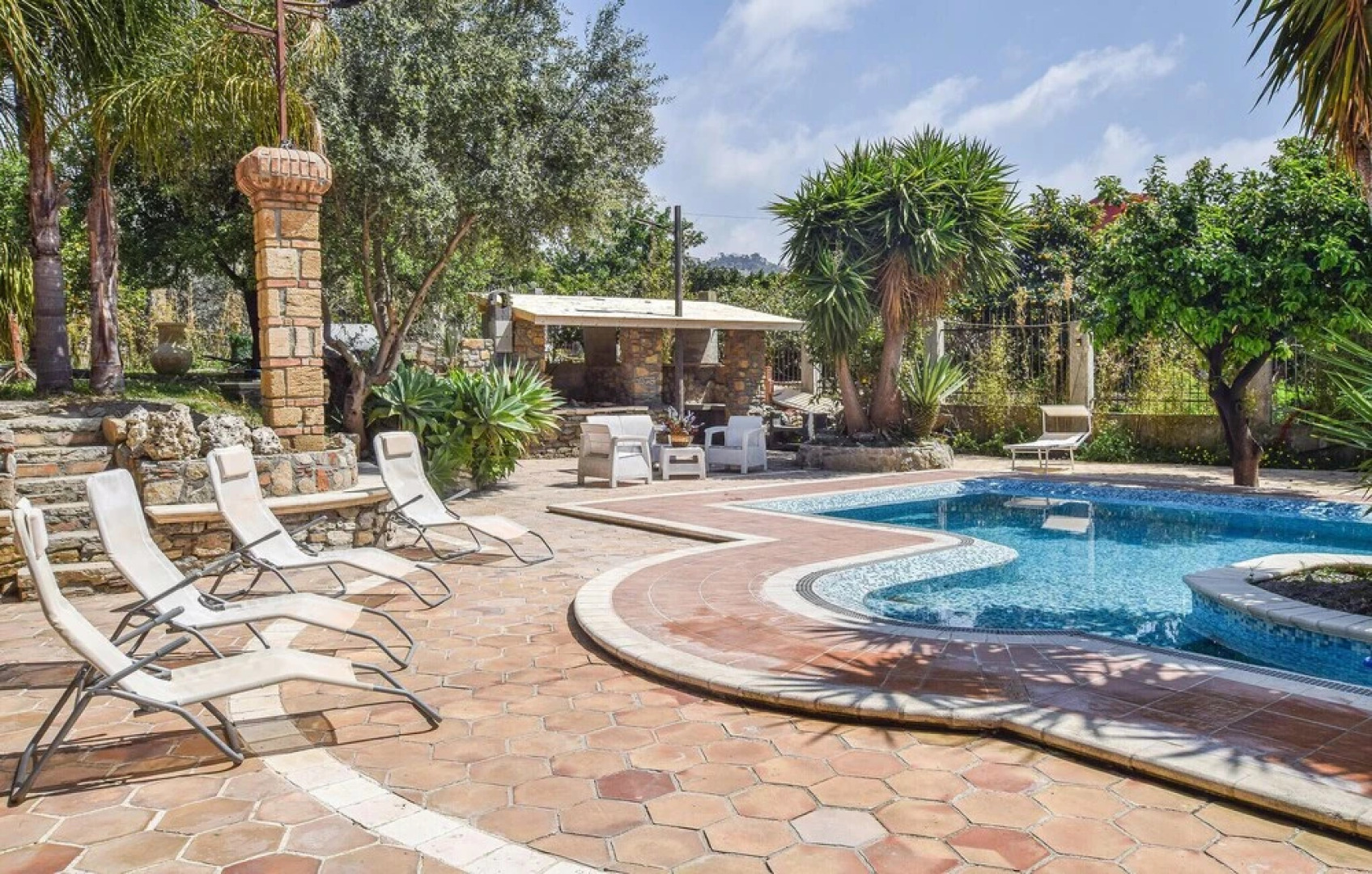 Amazing Home in Saline Ioniche With 4 Bedrooms, Wifi and Private Swimming Pool