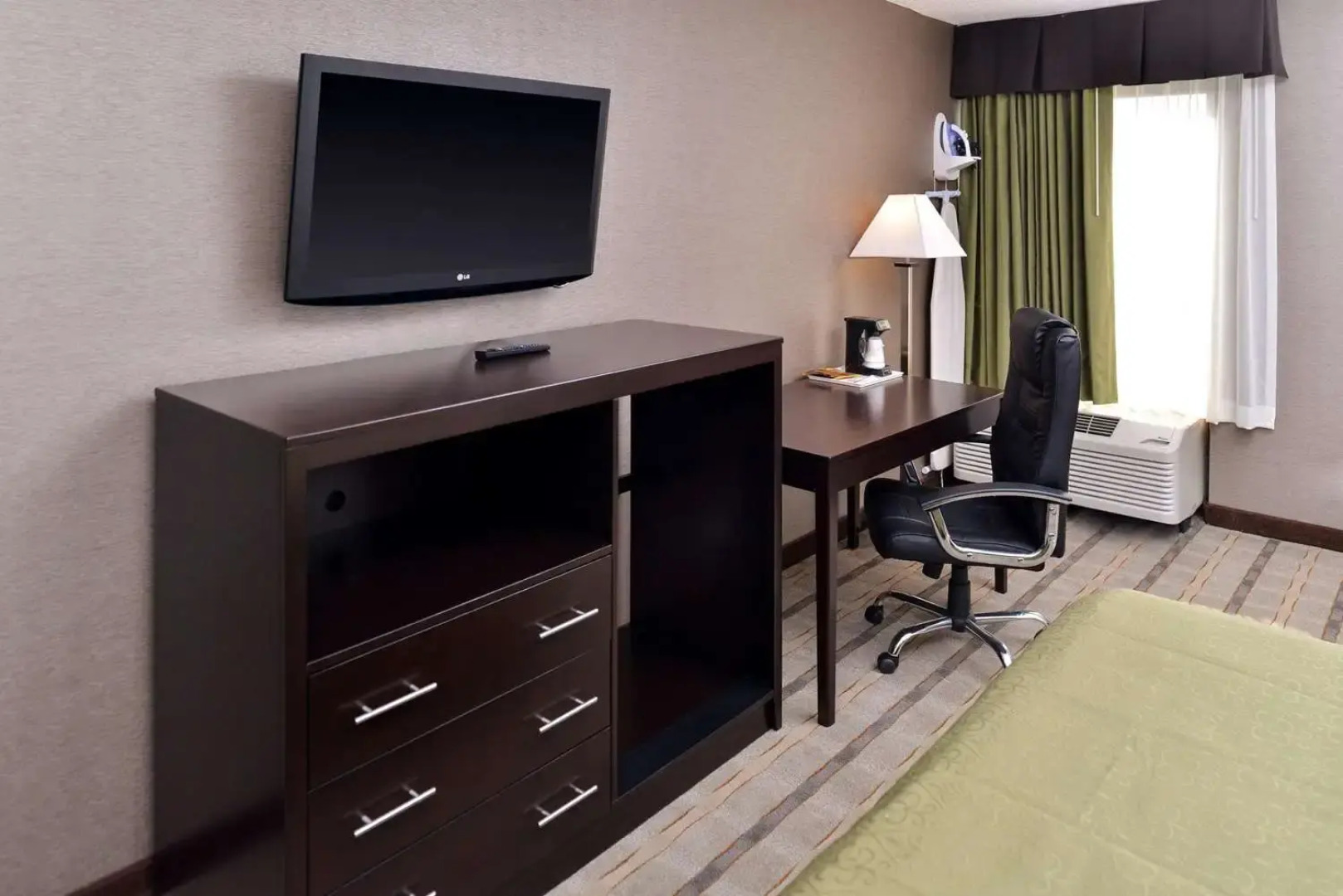 Quality Inn & Suites Matteson near I-57