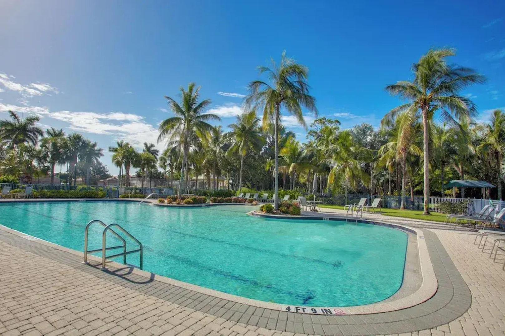 3 Mi to Dtwn Fort Myers: Condo w/ Pool & Hot Tub