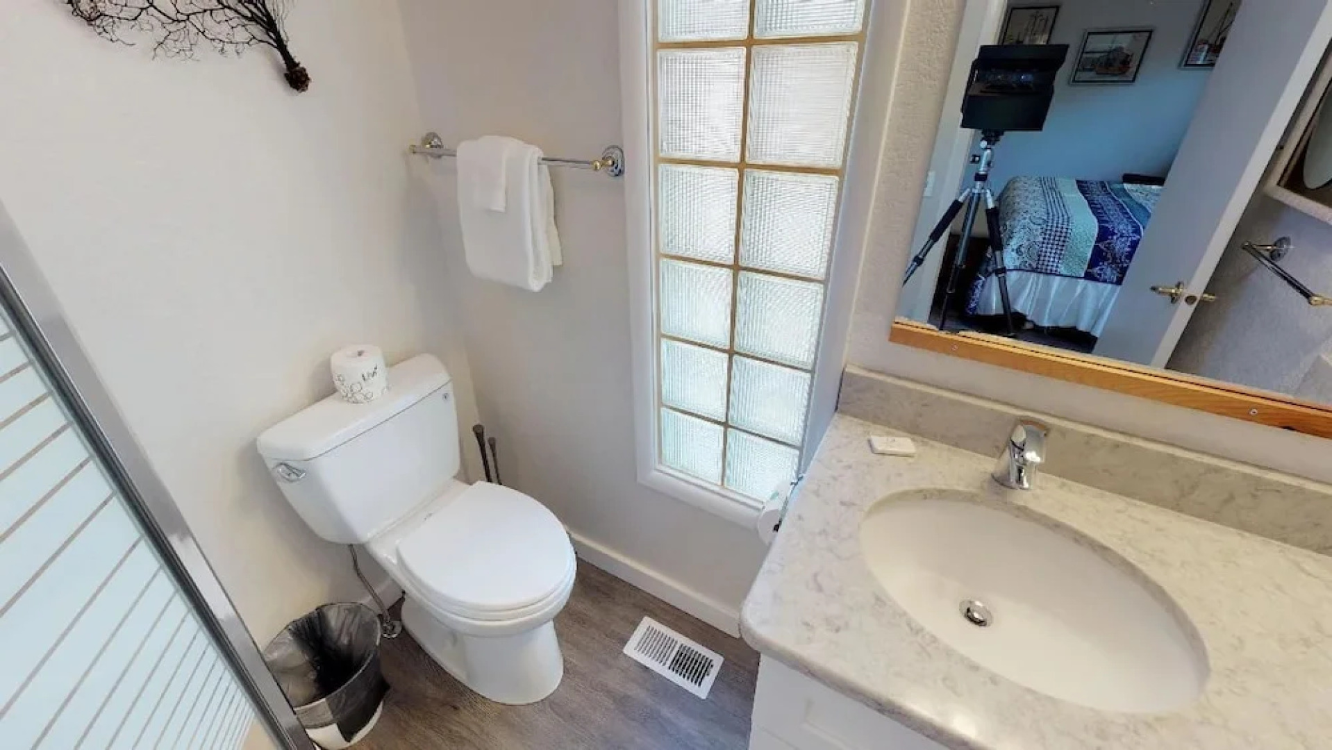 Woodley Beach House 2 Bedrooms 2 Bathrooms Home