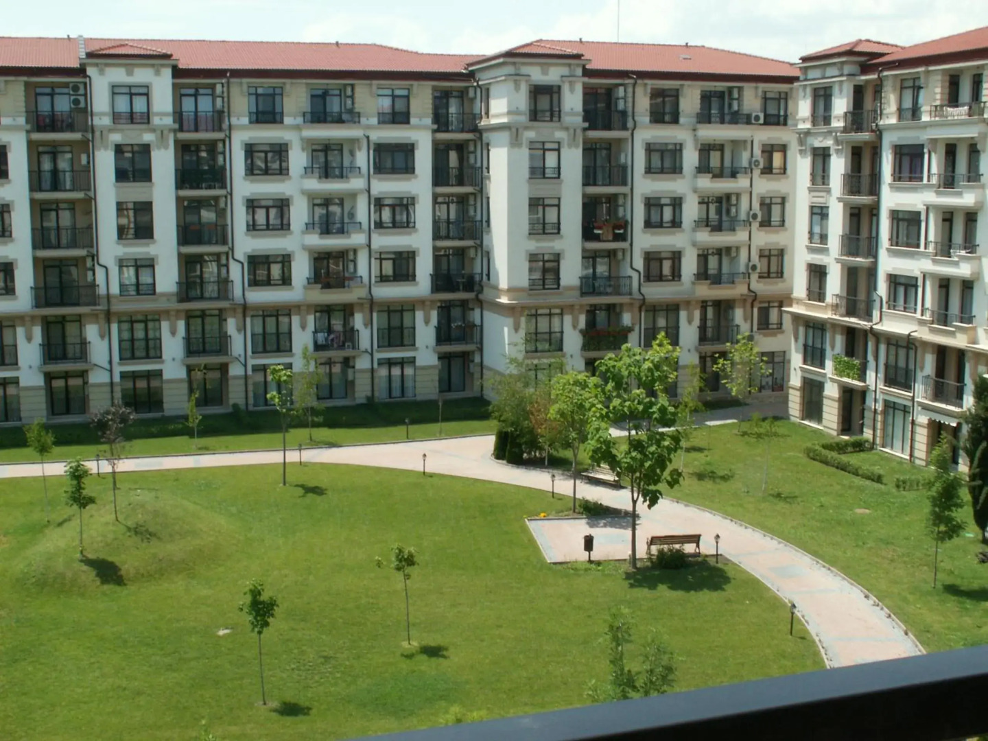 Felicita Aivazovski Park Ap H28