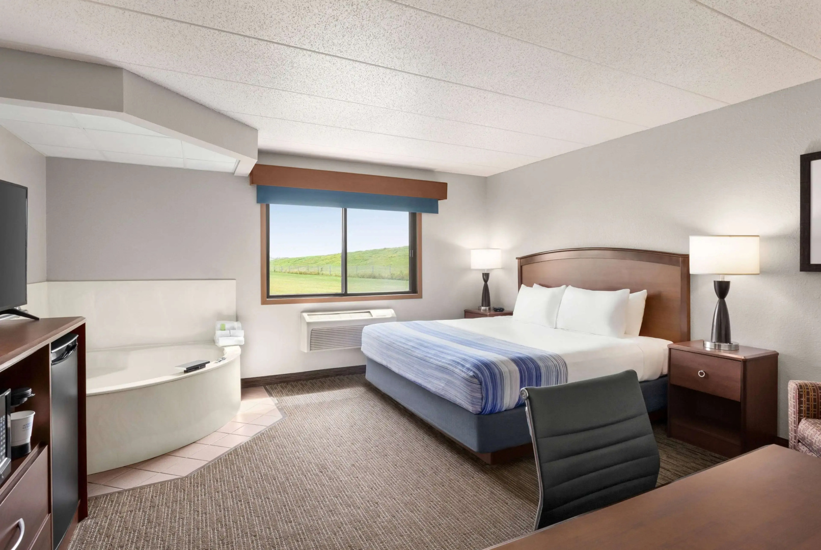 AmericInn by Wyndham Fergus Falls - Conference Center