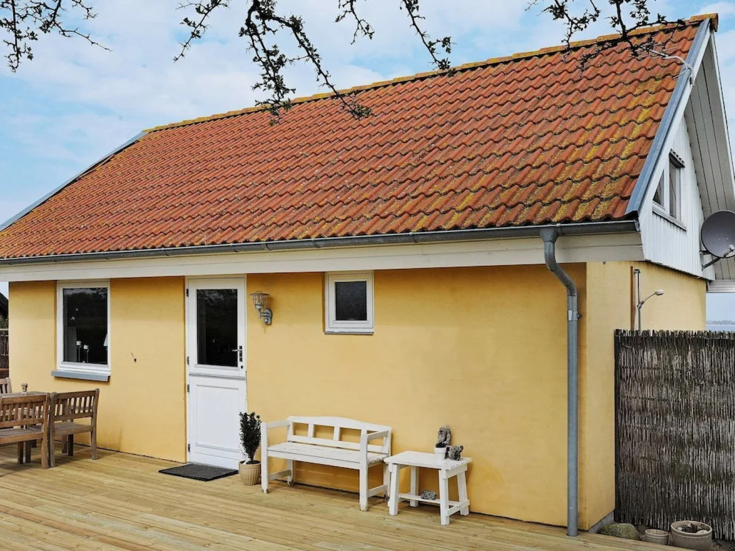 Rustic Holiday Home in Mesinge With Ocean View