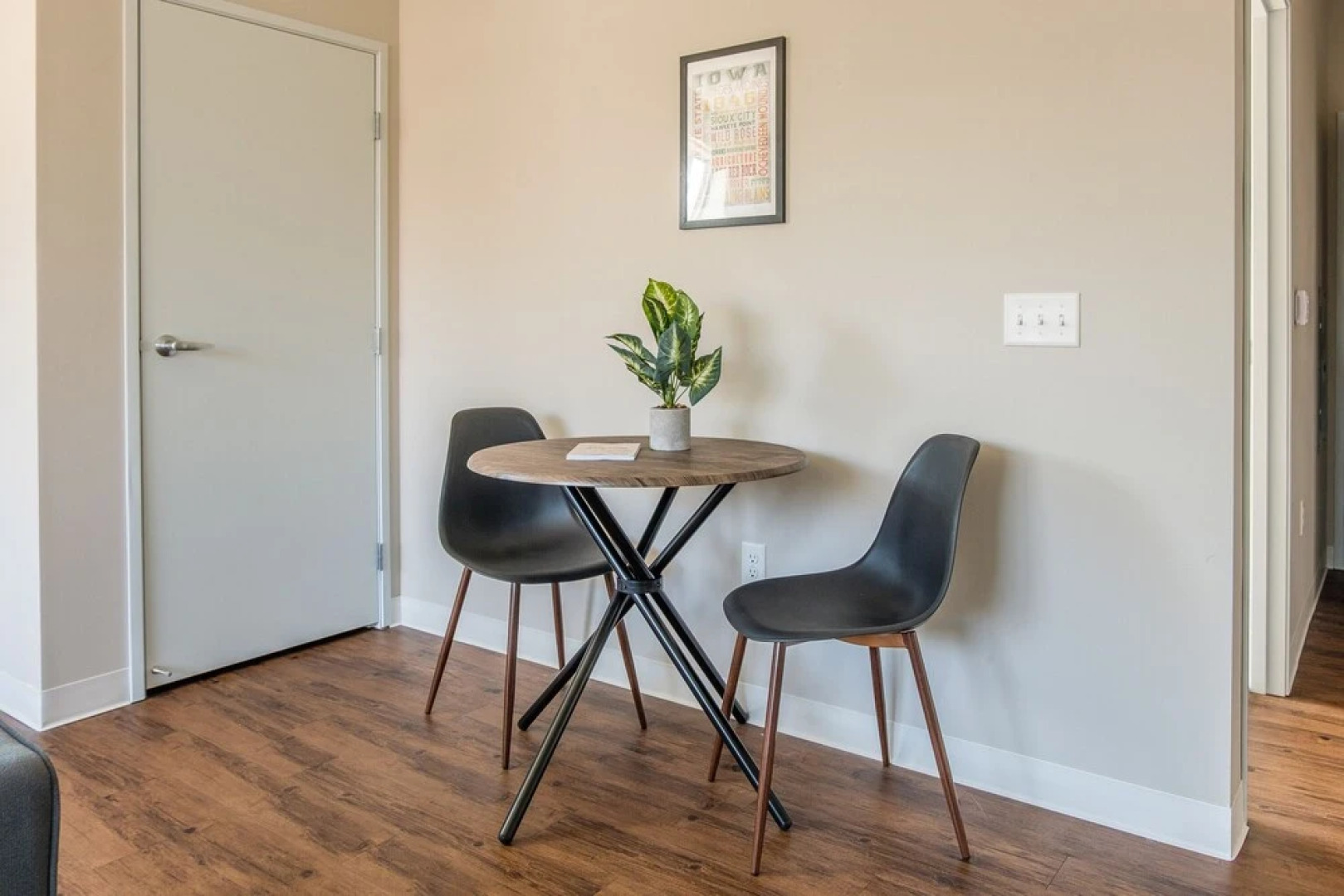 FRONTDESK Core Apts Campustown Ames