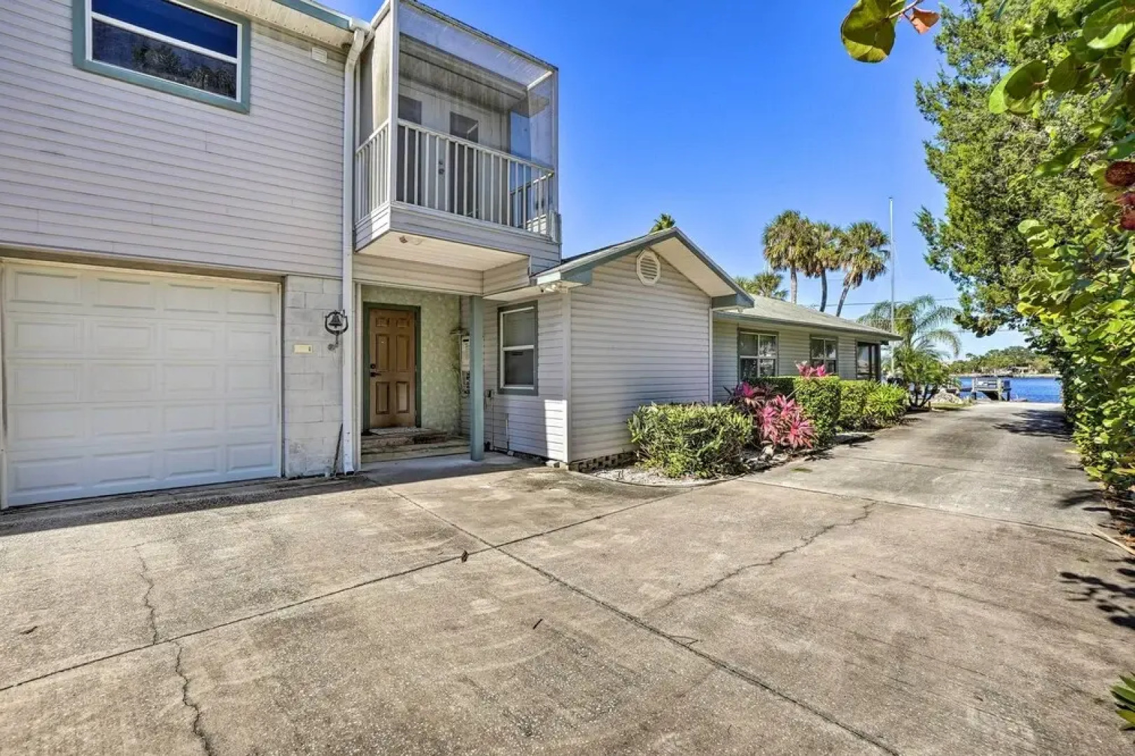 Charming Port Richey Retreat w/ Shared Dock