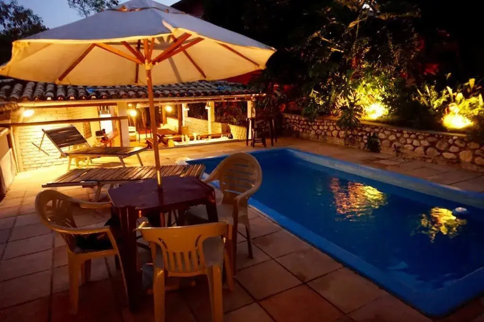 Novos Baianos Hostel e Suites