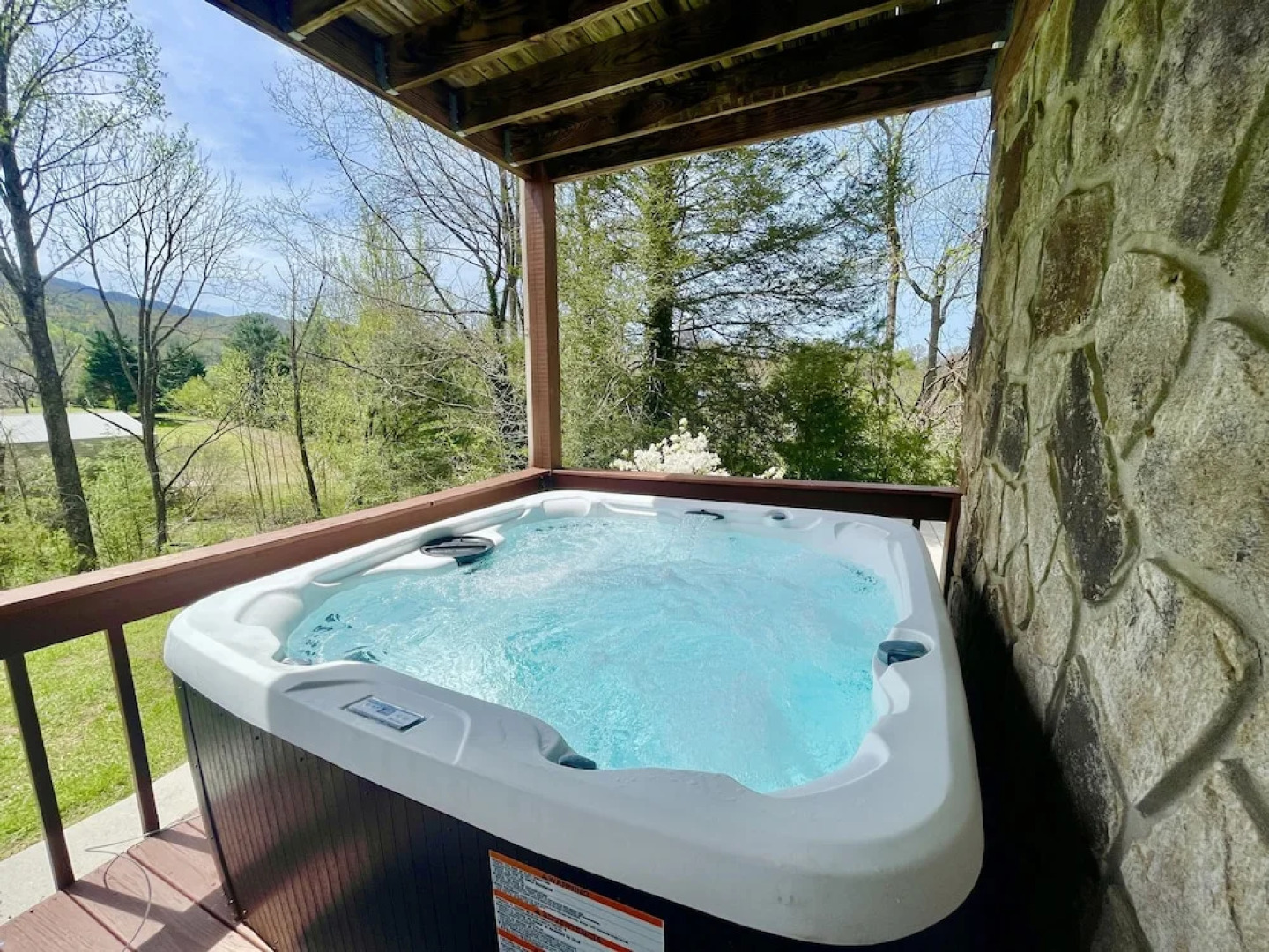 Cove Mountain Rest 3 Bedroom Home by RedAwning