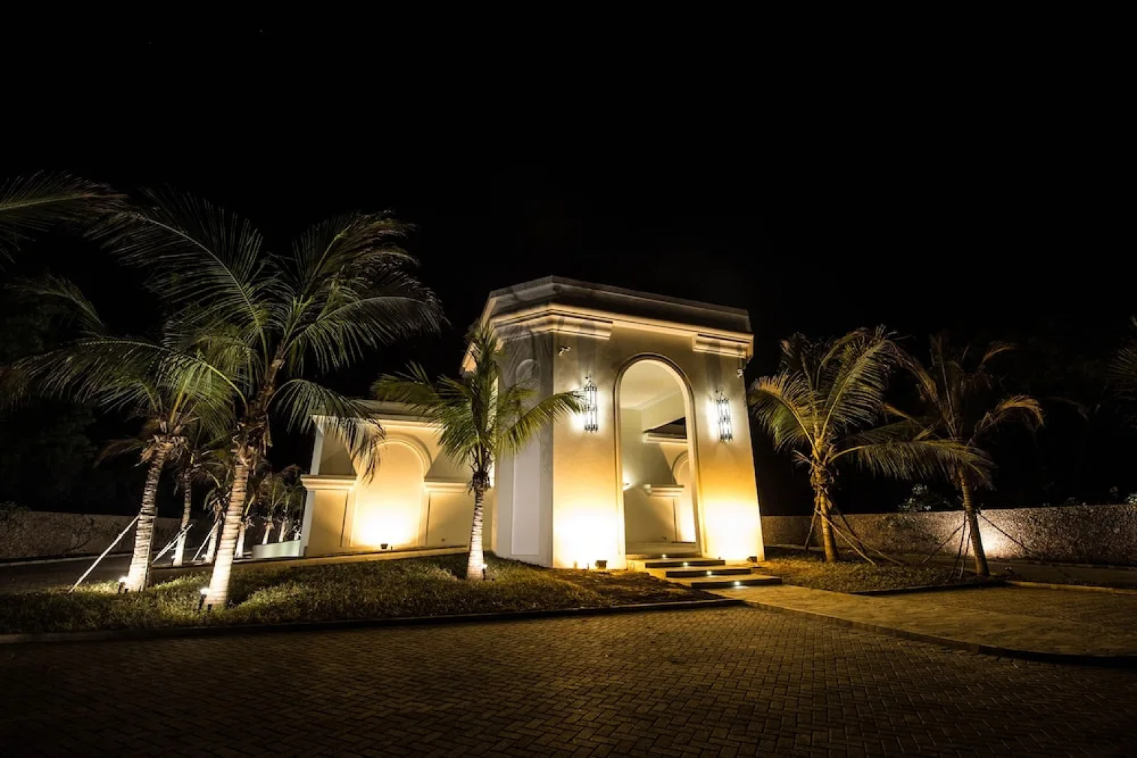Billionaire Beachfront Apartments