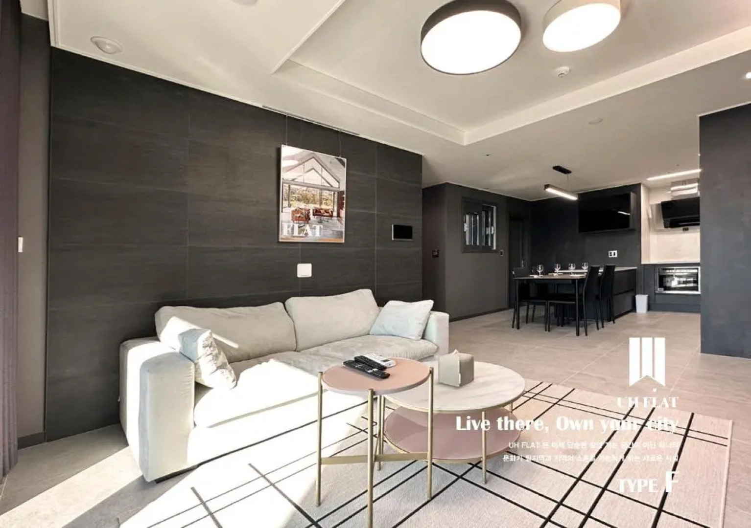 Y COLLECTION by UH FLAT OSIRIA