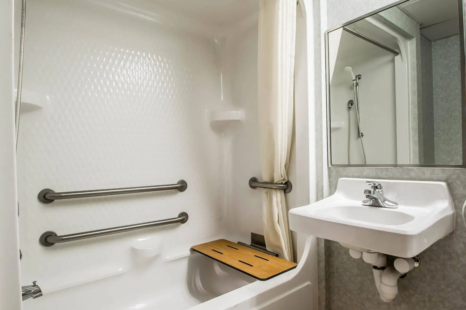 Econo Lodge Inn & Suites Lake Of The Ozarks