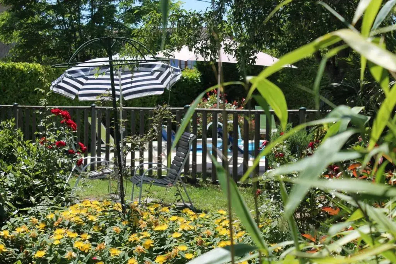 Logis Hotels  Auberge De La Tour   Hôtel Et Restaurant