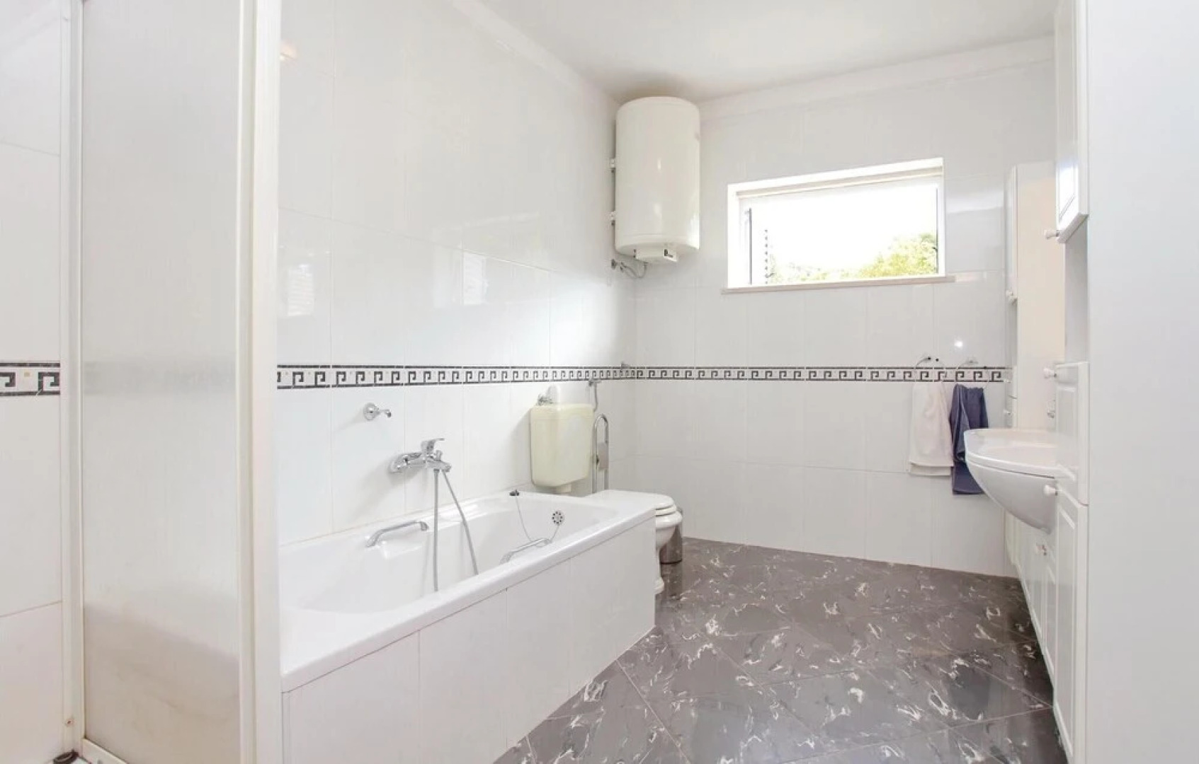 Amazing Apartment in Zrnovo With 3 Bedrooms and Wifi