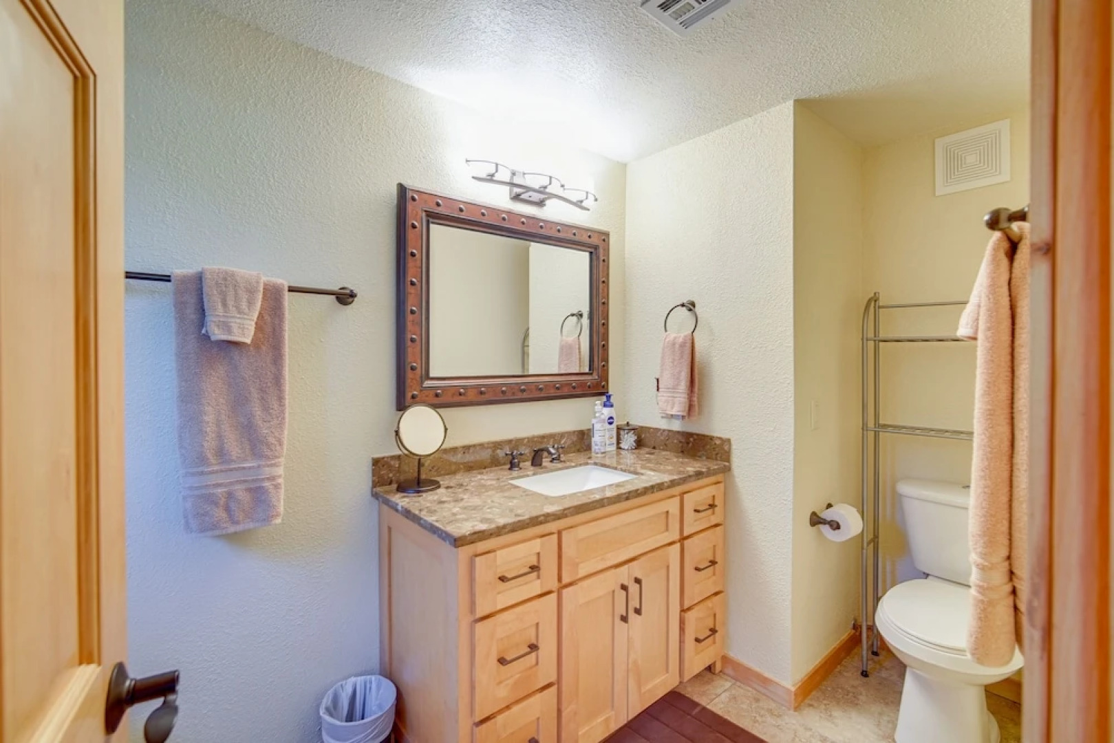 Serene Cabin Rental Near Lake Arrowhead Village!