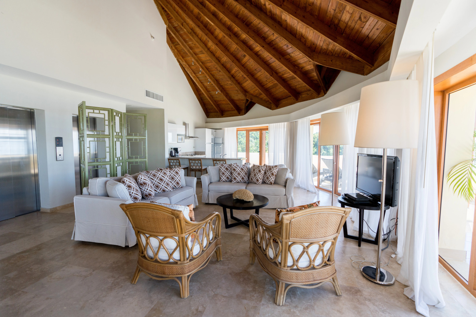 The Bannister Hotel & Yacht Club