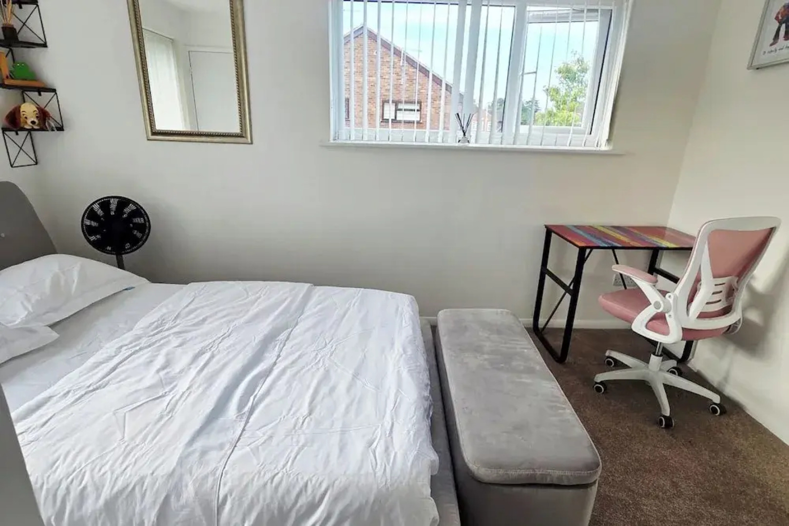 Willow Retreat - House in Burbage- Sleeps2- Garden