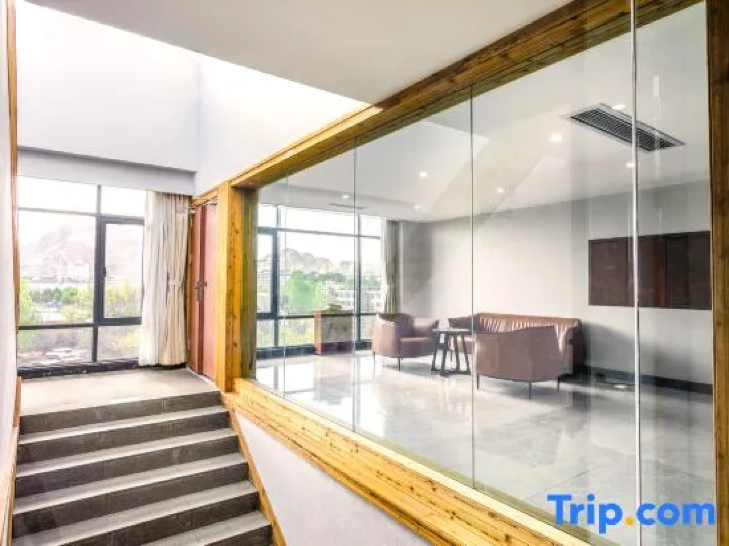 Yongze Lakeside International Hotel