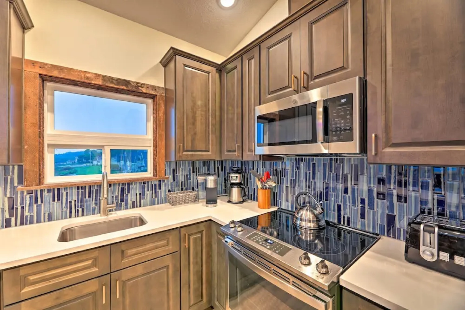 Sanderling Sea Cottages, Unit 5 w/ Ocean Views!